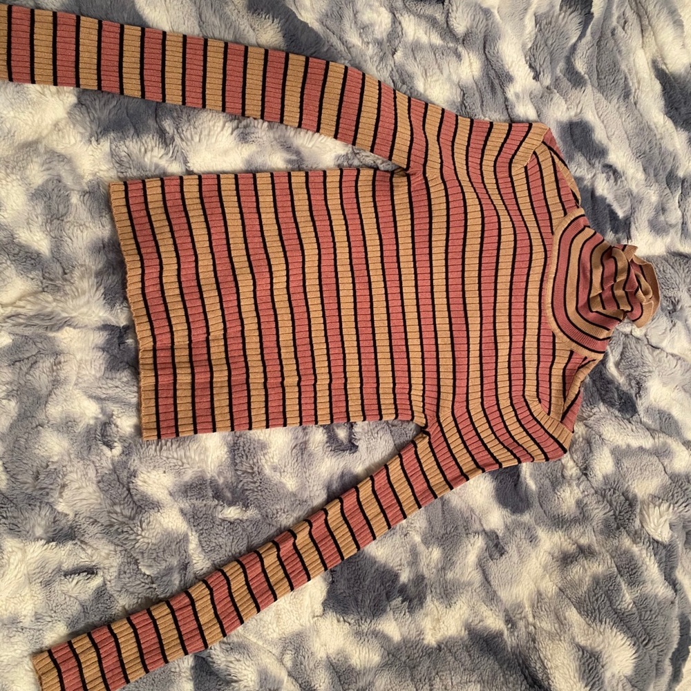 Stripped turtle neck
